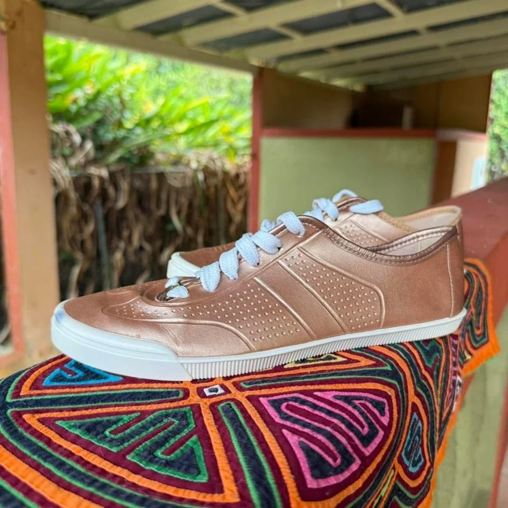 Rose Gold Metallic Sneakers Womens Size 7 USA Brazil 36 Low Top Moleca